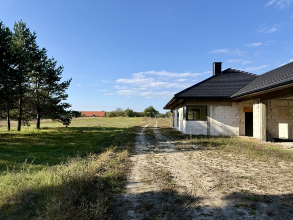 NA SPRZEDAŻ – przestronny dom jednorodzinny w malowniczej lokalizacji 🌿📍 Jeziernia, gm. Tomaszów Lubelski