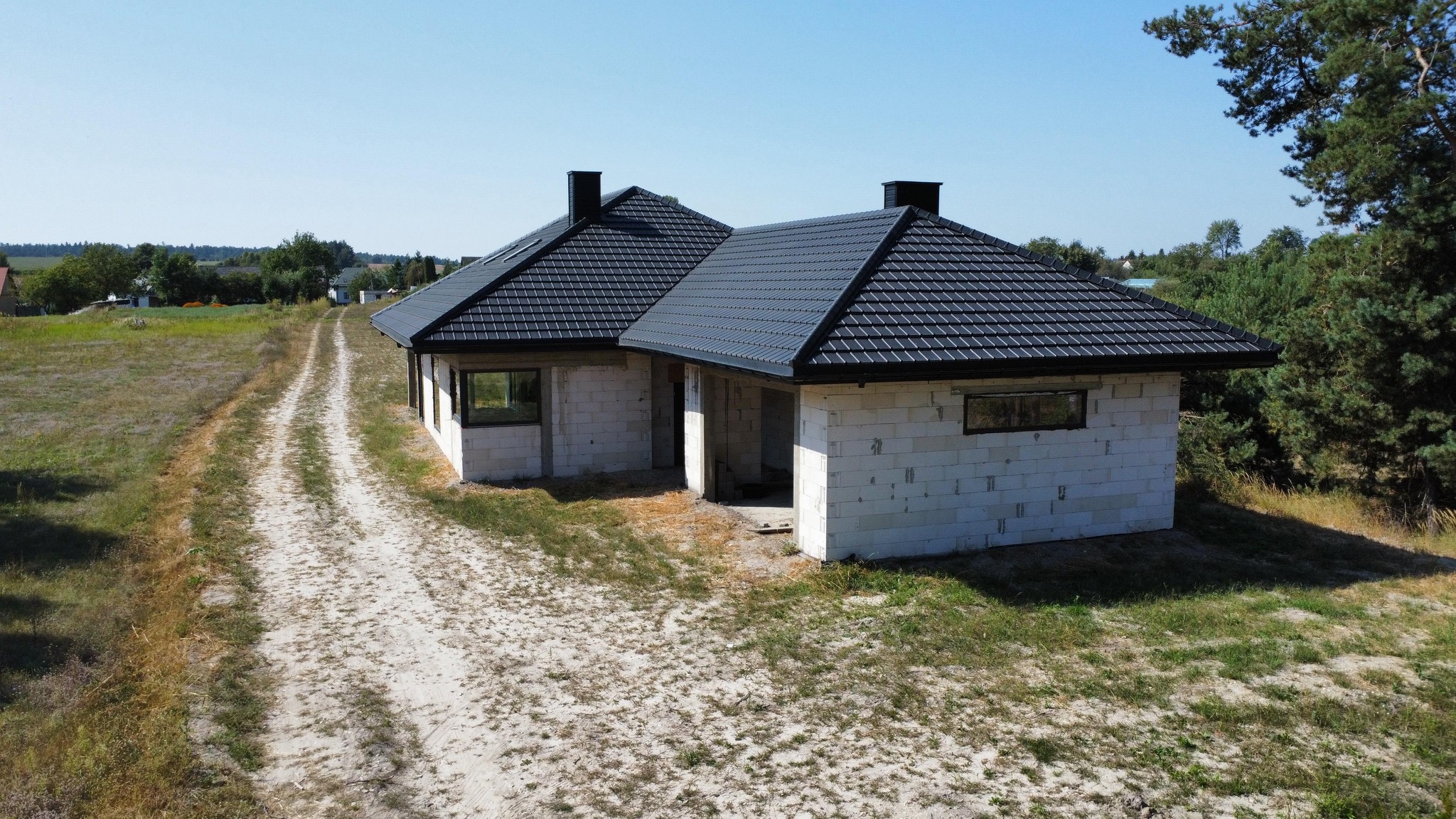 NA SPRZEDAŻ – przestronny dom jednorodzinny w malowniczej lokalizacji 🌿📍 Jeziernia, gm. Tomaszów Lubelski