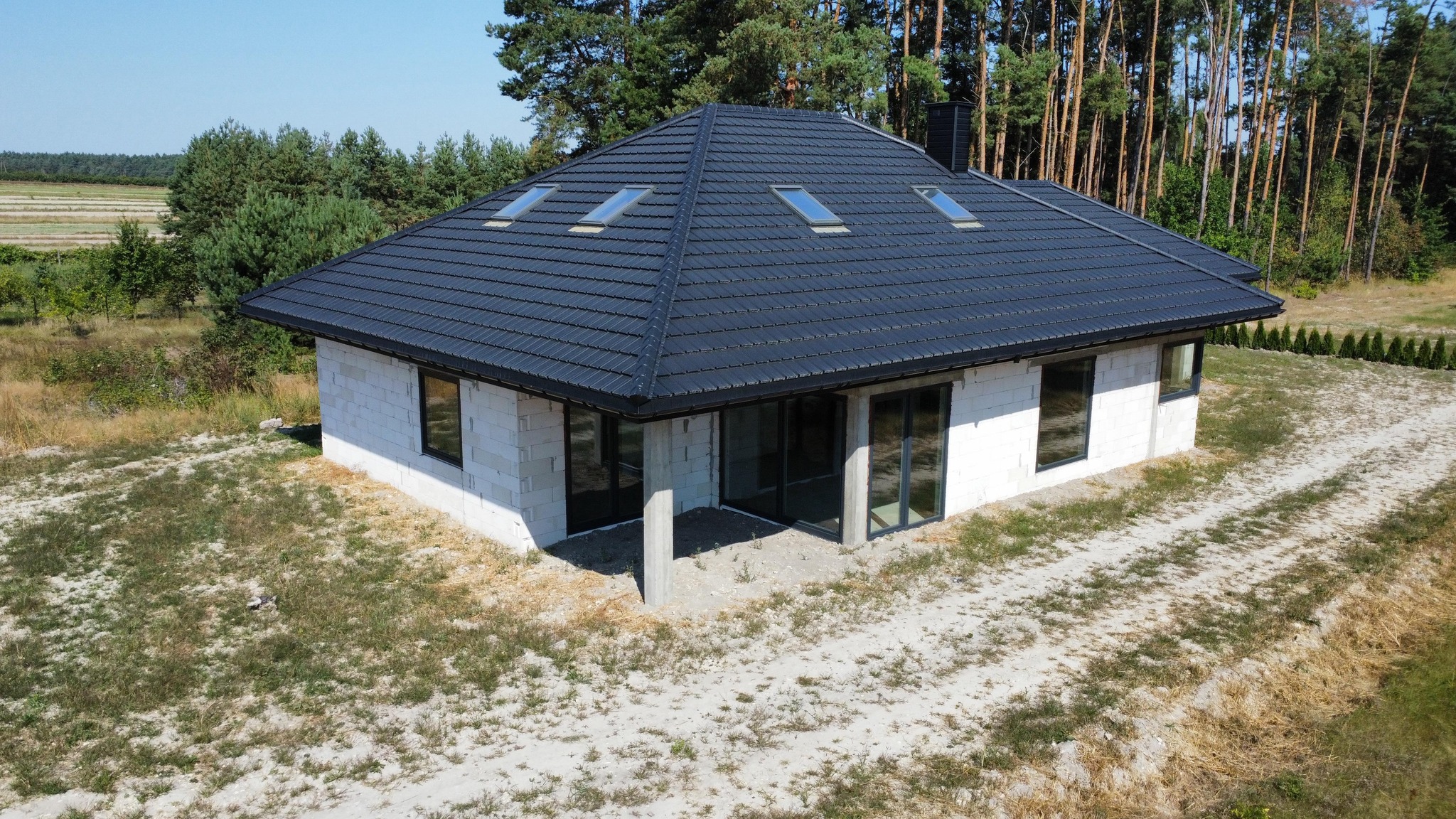 NA SPRZEDAŻ – przestronny dom jednorodzinny w malowniczej lokalizacji 🌿📍 Jeziernia, gm. Tomaszów Lubelski