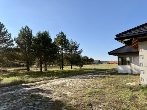 NA SPRZEDAŻ – przestronny dom jednorodzinny w malowniczej lokalizacji 🌿📍 Jeziernia, gm. Tomaszów Lubelski