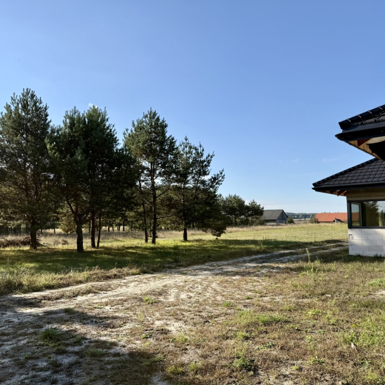 NA SPRZEDAŻ – przestronny dom jednorodzinny w malowniczej lokalizacji 🌿📍 Jeziernia, gm. Tomaszów Lubelski