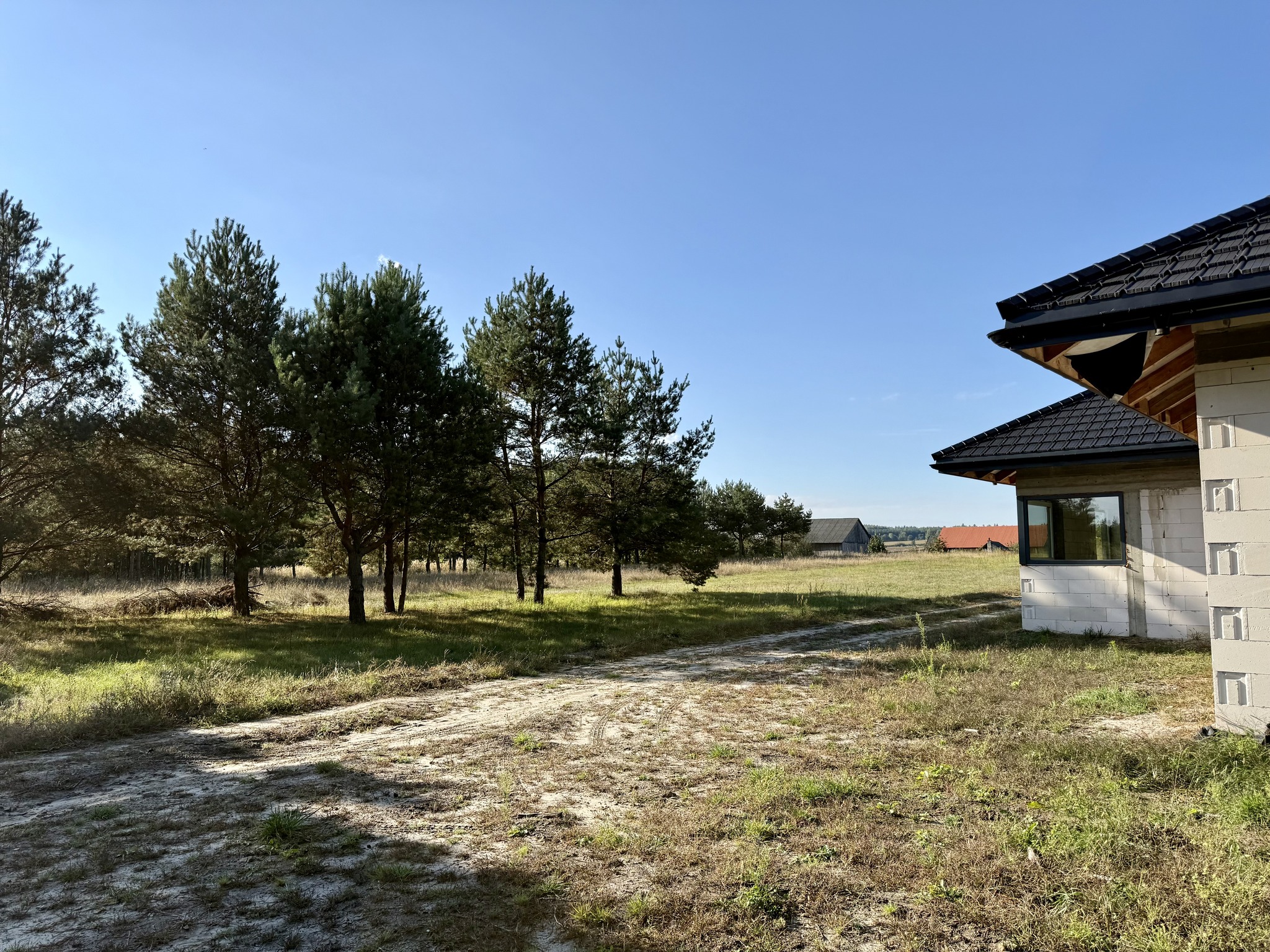 NA SPRZEDAŻ – przestronny dom jednorodzinny w malowniczej lokalizacji 🌿📍 Jeziernia, gm. Tomaszów Lubelski
