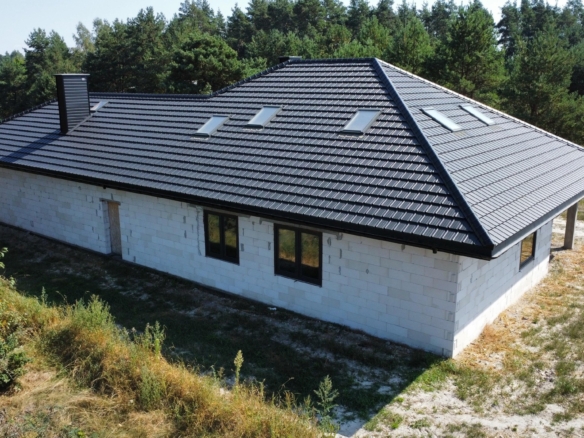 NA SPRZEDAŻ – przestronny dom jednorodzinny w malowniczej lokalizacji 🌿📍 Jeziernia, gm. Tomaszów Lubelski