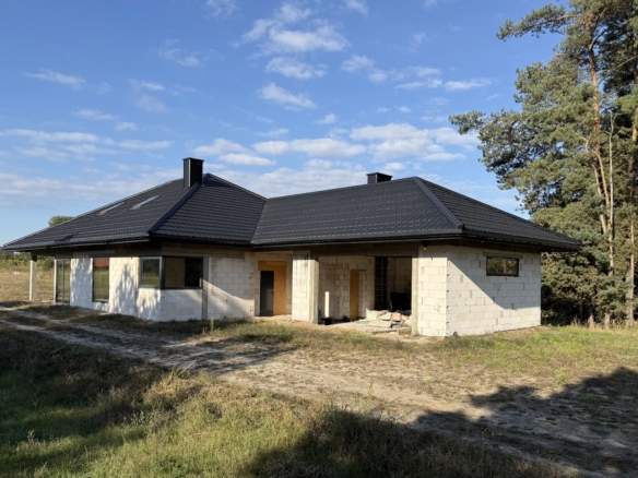 NA SPRZEDAŻ – przestronny dom jednorodzinny w malowniczej lokalizacji 🌿📍 Jeziernia, gm. Tomaszów Lubelski