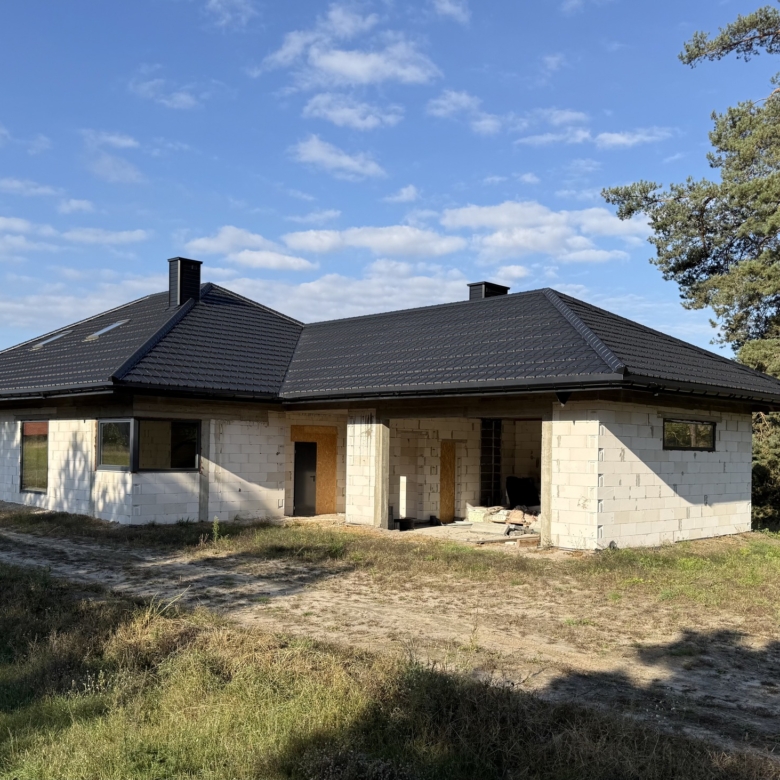 NA SPRZEDAŻ – przestronny dom jednorodzinny w malowniczej lokalizacji 🌿📍 Jeziernia, gm. Tomaszów Lubelski
