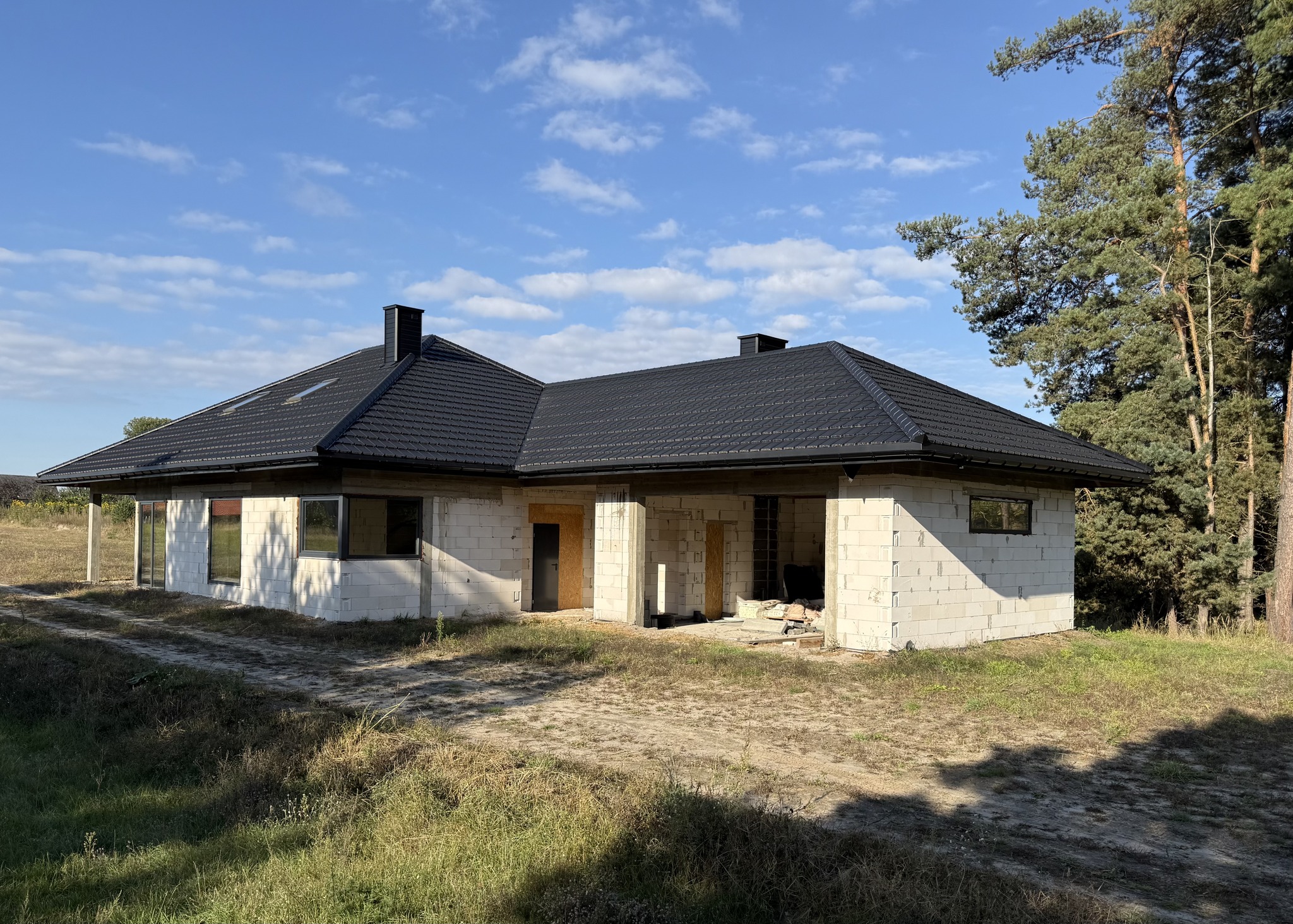 NA SPRZEDAŻ – przestronny dom jednorodzinny w malowniczej lokalizacji 🌿📍 Jeziernia, gm. Tomaszów Lubelski