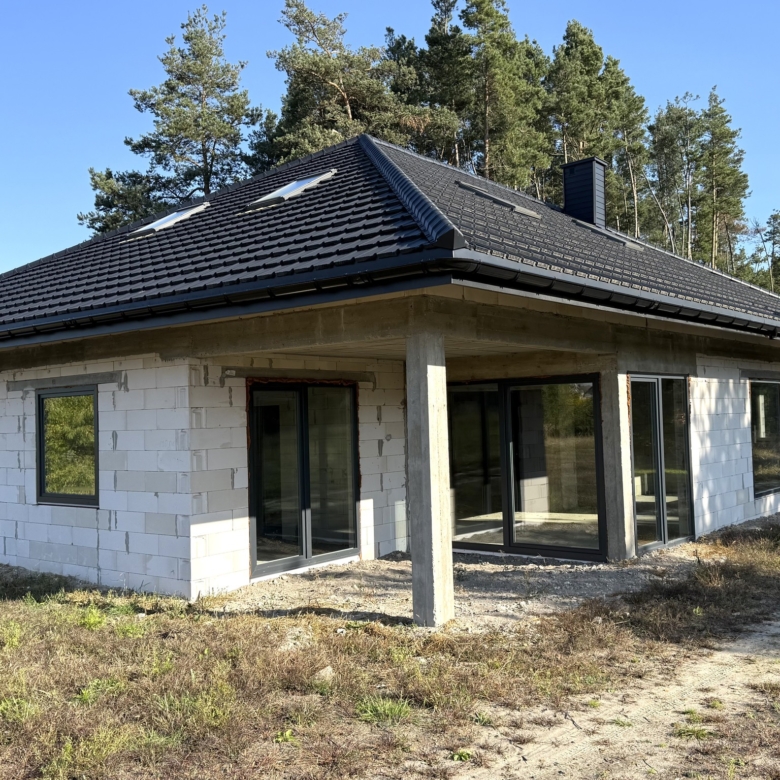 NA SPRZEDAŻ – przestronny dom jednorodzinny w malowniczej lokalizacji 🌿📍 Jeziernia, gm. Tomaszów Lubelski